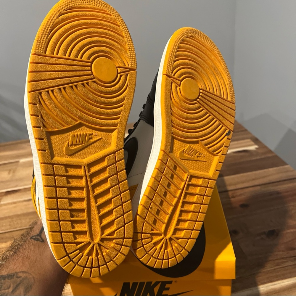 Nike High-Top Sneakers Black and Yellow - Picture 5 of 6